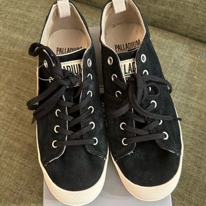 Palladium Wander Lace Sue Sneakers